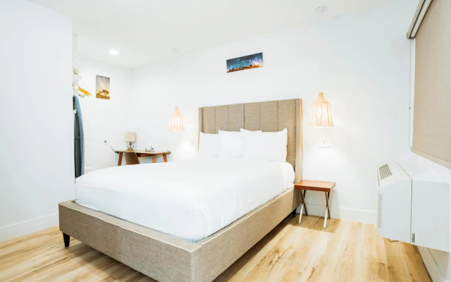 The Belmont Shore Inn