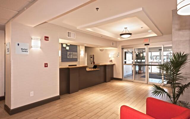 Holiday Inn Express Hotel & Suites Chanhassen, an IHG Hotel