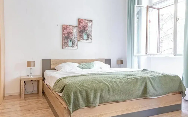 Simple 1BR Apt Long Stay Near Belvedere