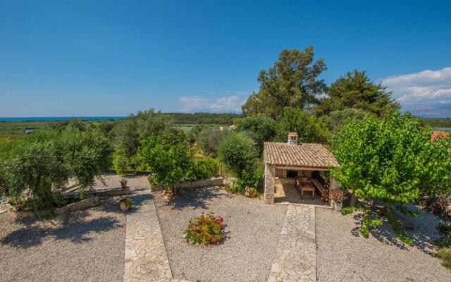 Villa Siorra by MediterraneanVillas