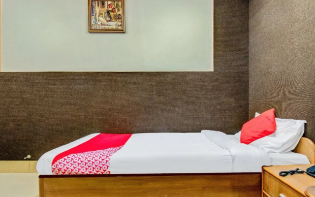 OYO 1327 Inchara Hotel