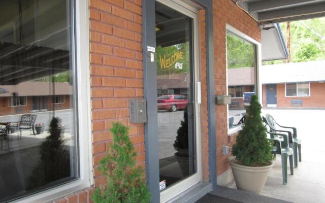 Lava Spa Motel & RV Park