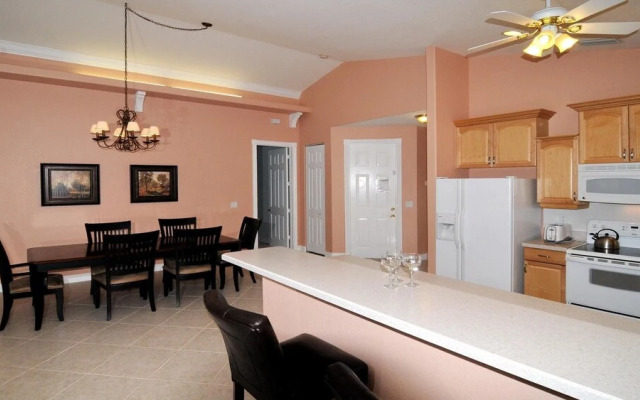 Tuscan Vacation Rental. Stylish 3-Bedroom Getaway Near Vanderbilt Beach Enjoy a Private Pool, Spacious Layout, and Modern Comforts Perfect for Families, Groups, and Pet-Friendly Stays