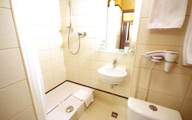 Adria Hotel
