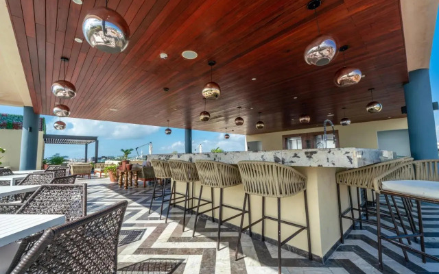 2 Suites, Terrace + Pool - Steps to Indigo Beach!