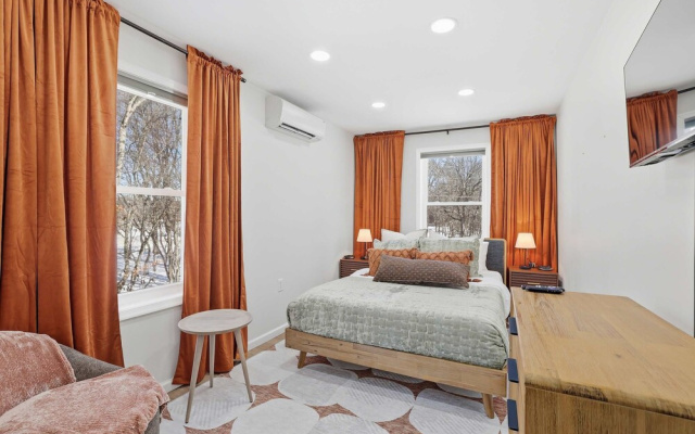 Amenity-filled Retreat by Jfbb-pickleball-gameroom