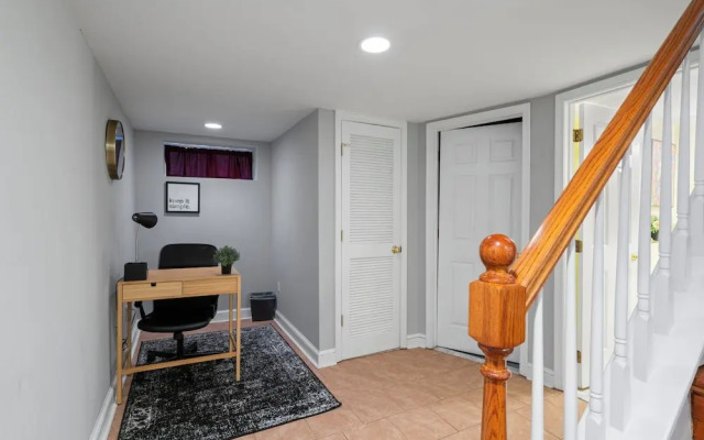 Charming Townhouse Retreat by Cozysuites