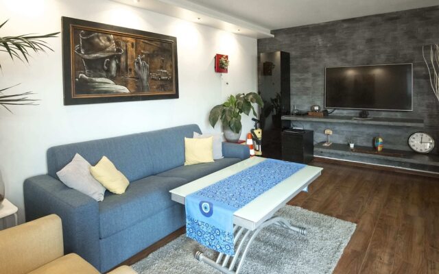 Superb Apartment With Balcony Near la Defense