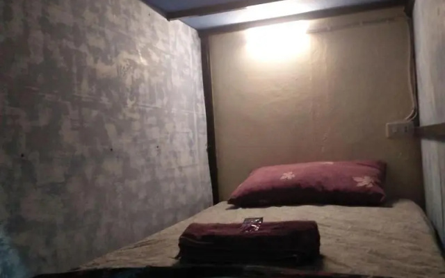Salty Dog Hostel – Guest Rooms – Teluk Dalam