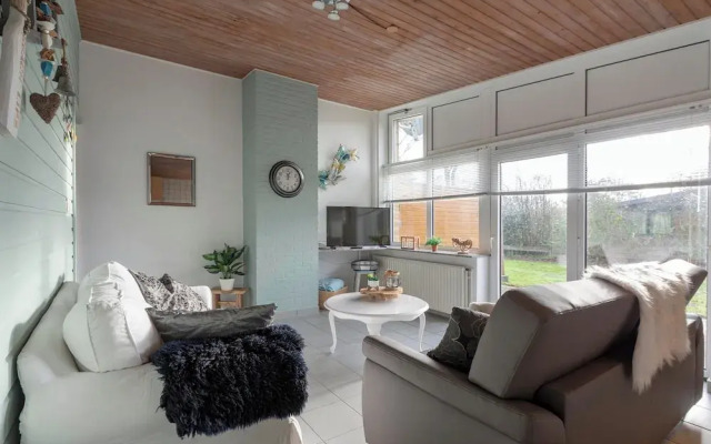 Cozy Bungalow With Patio