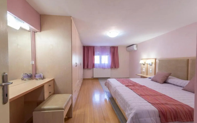 Platon Apartment
