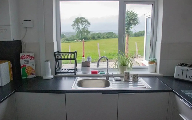 Swansea 3 Bedroom Home With Parking & Garden