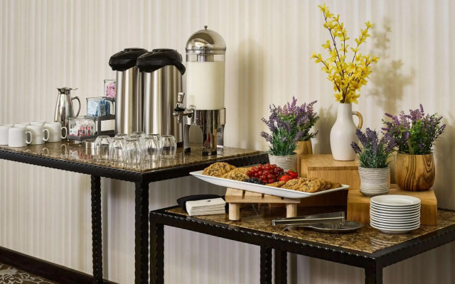DoubleTree by Hilton Ontario Airport