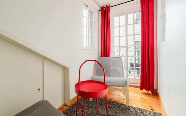 Attic Apartment With Balcony in Bairro Alto