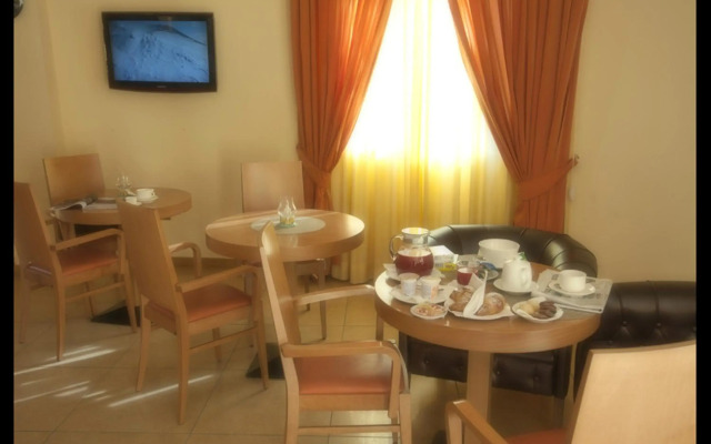 City Hotel