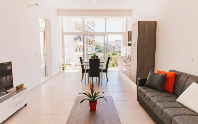 UNIQUE 2 Bedroom in AMAZING location NEAR the SEA