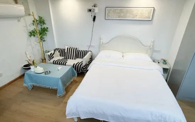 Jiasheng Apartment Hotel (East Second Ring Road Taihe Branch)