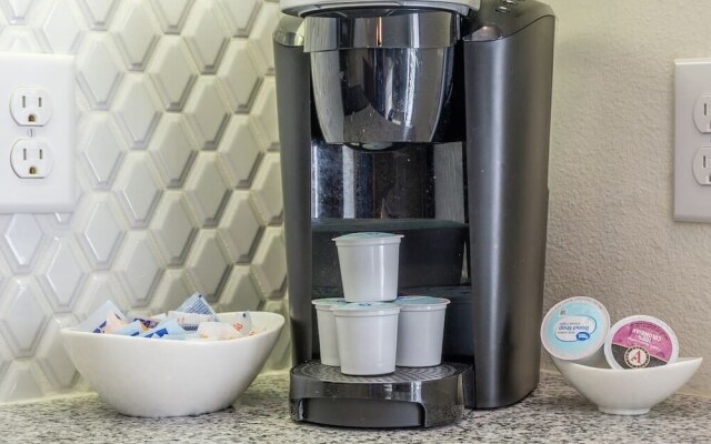 Bright Apartments by Frontdesk