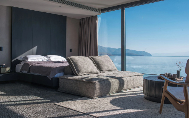 Yakamoz Resort by Er-Hai