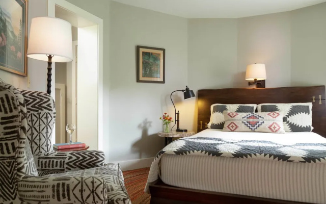 Fort Lewis Lodge