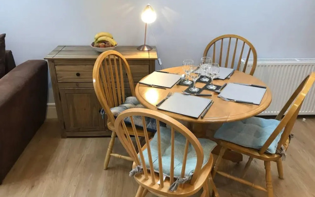 Cozy Lodge Sleeps 4 in Barton-upon-humber