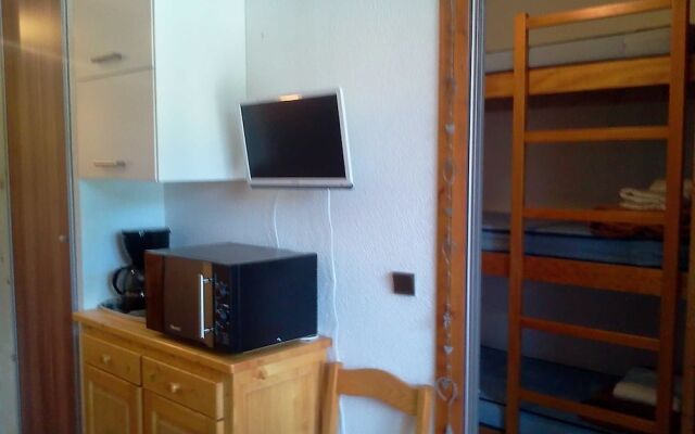 Lou Services Apartment M2-332 LSI 001