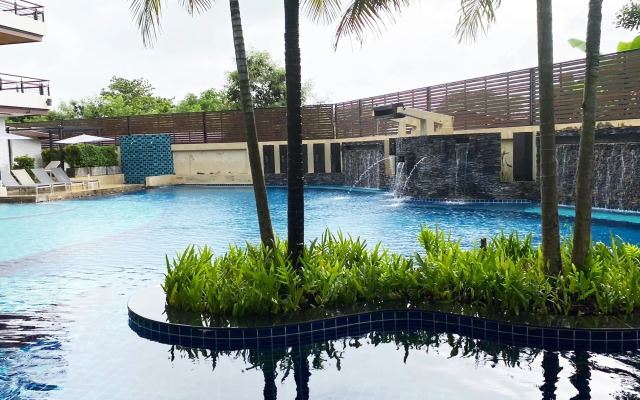 Aqua Resort Phuket - Near Beach and Chalong Pier