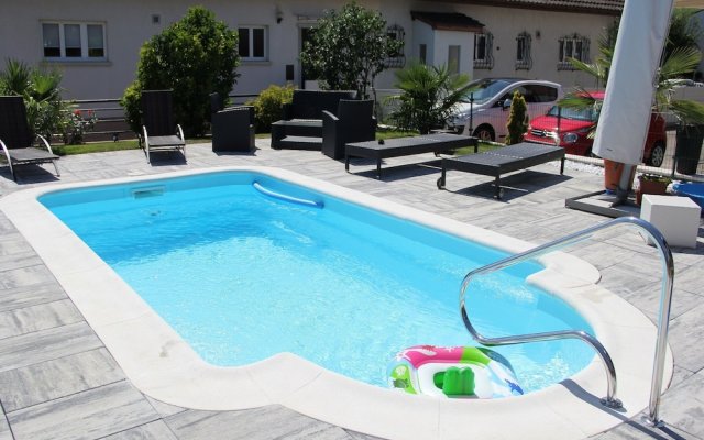 relaxe at home ds 3pc or studio furnished jacuzzi and pool in summer covered