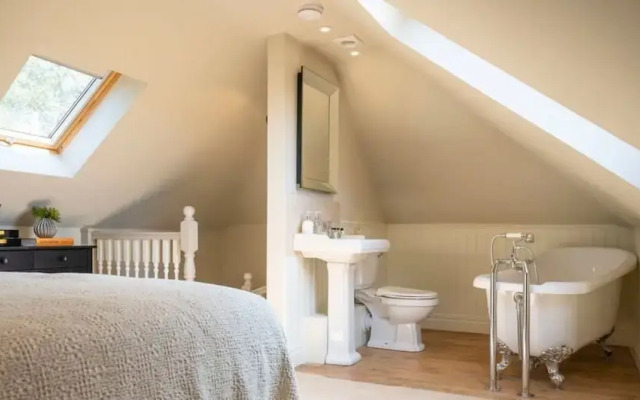 Luxurious 4 Bedroom Vineyard Villa Stanlake Park