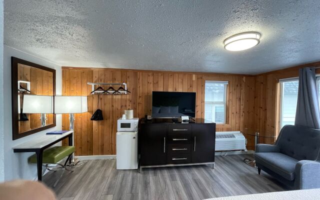 Tides Inn & Suites