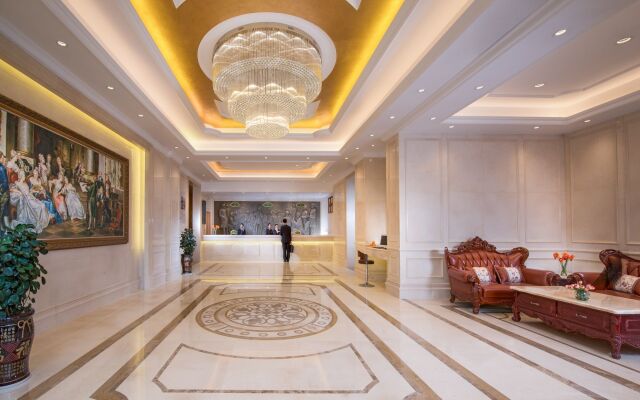 Vienna Hotel Shenzhen (FuYong metro station branch)