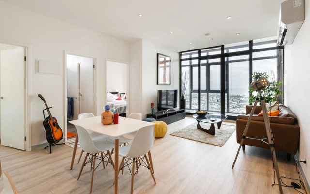 LENA, 2BDR Southbank Apartment