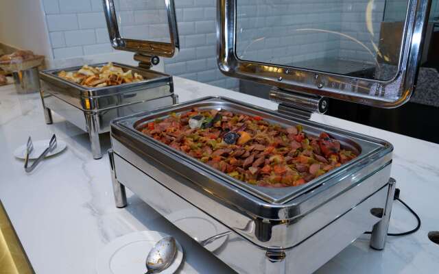 Best Western Plus Danat Almansak Hotel