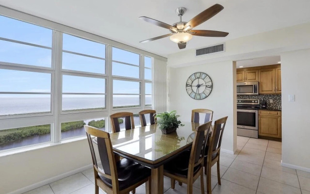 South Seas Tower 4-1711