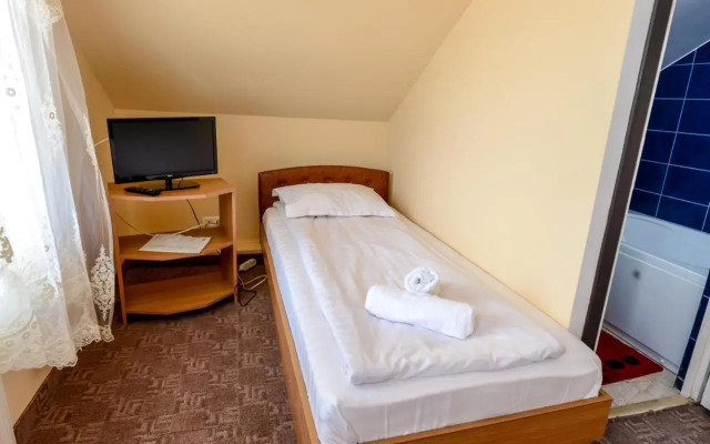 Hostel Roata Cu Noroc