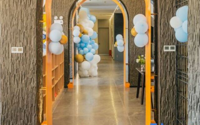 Xishuangbanna Jinghong No.1 Mansion (Splashing Square)