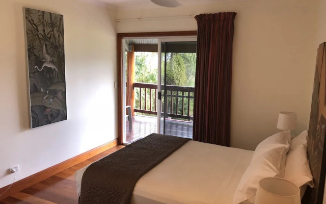 Daintree Manor Bed & Breakfast