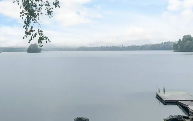 Charming Cottage by Sjunnaryd Lake