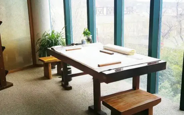 The Taibai Mountain Phoenix Spr Hotel