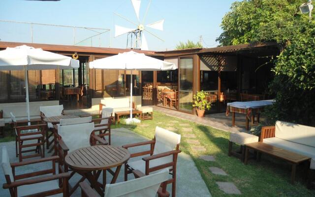 Evi Apartments And Studios