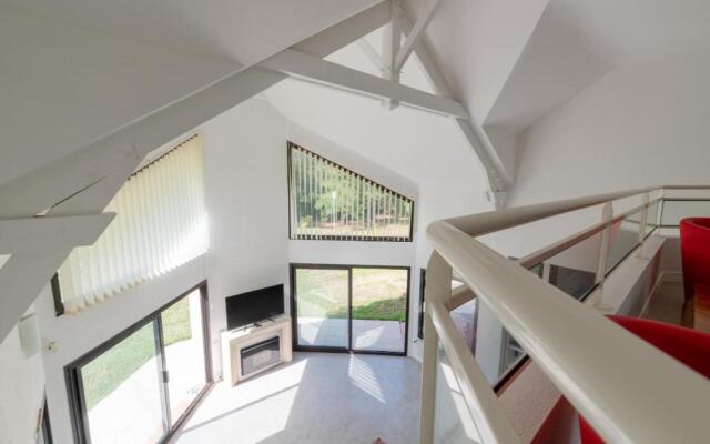 Charmante maison moderne avec grand jardin