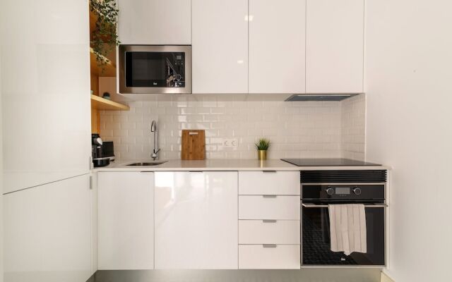 Dazzling Apartment With Private Terrace in Alcântara