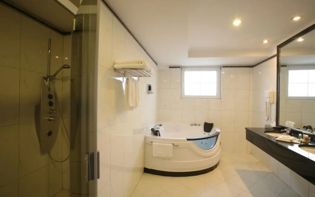 Ramada Hotel and Suites Bucharest North
