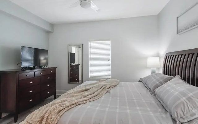 Laketown Wharf 1116