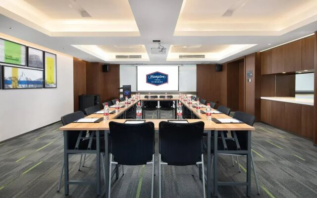 Hampton by Hilton Zhumadian Sports Center