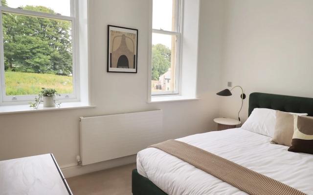 The Alfred Suite Stone Cross Mansion