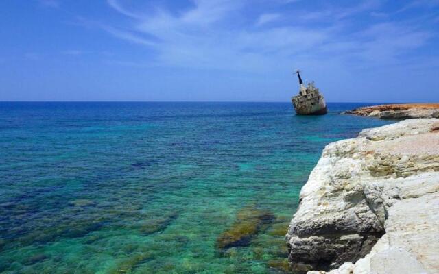 2 bedroom apartment E8 located pool level, sea view, FREE WIFI