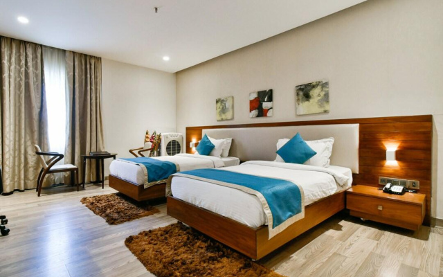 M Crown Hotel