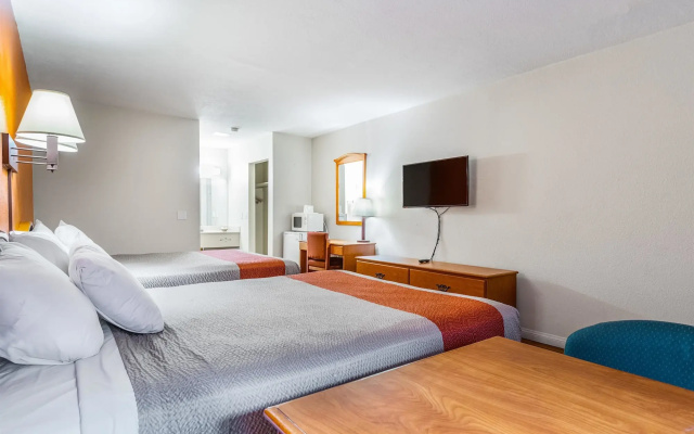 Motel 6 San Diego, CA - Southbay