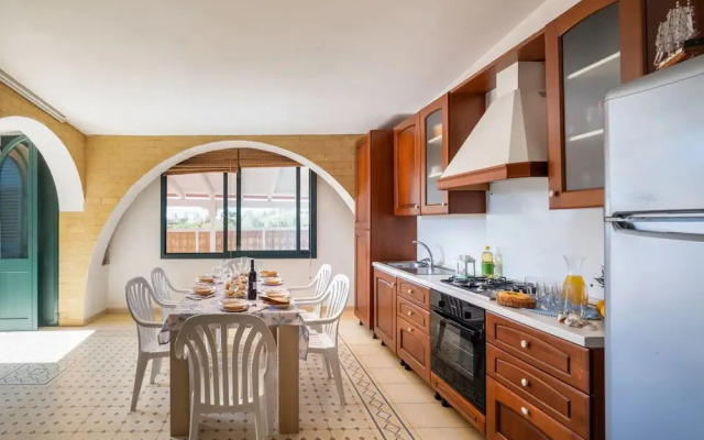 Sirena Apartment in Luxury Villa With Shared Pool